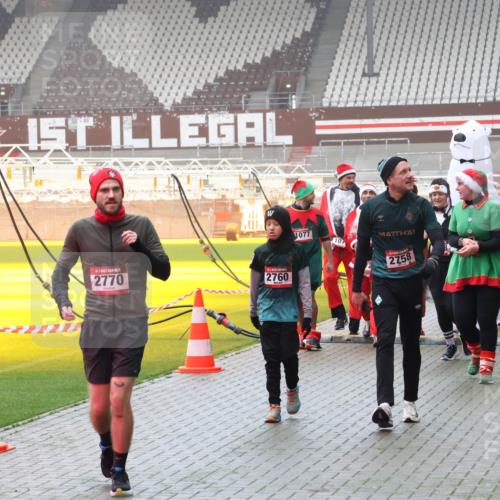 07.12.2025 - St. Pauli X-Mass-Run No. 15 Luisa Fischer http://msf.ph/oto/9382612 07.12.2025 10:13:09 Ziel 2770, 2760, 1077, 2758, 3836, 4487, 9, 18, 80, 938, 1070, 1072, 1074, 1077, 1397, 2687, 2758, 2760, 2770, 3040, 3428, 3514, 3551, 3557, 3585, 3799, 3834, 3836, 4487 meine-sportfotos.de