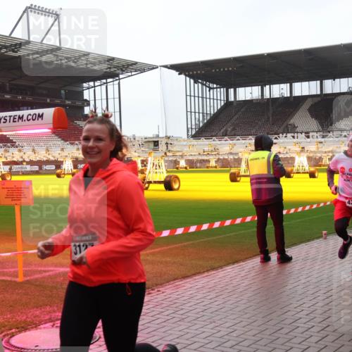 07.12.2025 - St. Pauli X-Mass-Run No. 15 Luisa Fischer http://msf.ph/oto/9382616 07.12.2025 11:23:21 Ziel 312, 4249, 4824, 21, 69, 520, 1018, 1349, 1391, 1431, 2023, 2373, 2550, 2557, 2985, 3127, 4249, 4824 meine-sportfotos.de