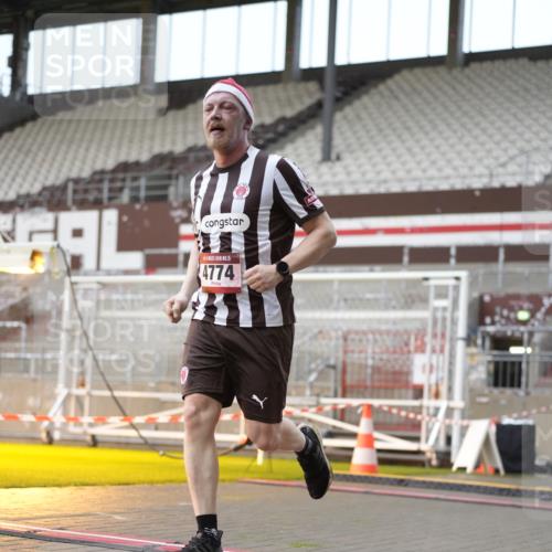 07.12.2025 - St. Pauli X-Mass-Run No. 15 Patografie http://msf.ph/oto/9382627 07.12.2025 10:22:10 Ziel 1371, 1488, 2184, 2817, 2818, 2819, 3431, 3736, 3999, 4000, 4415, 4774 meine-sportfotos.de