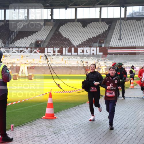 07.12.2025 - St. Pauli X-Mass-Run No. 15 Luisa Fischer http://msf.ph/oto/9382631 07.12.2025 10:49:53 Ziel 1, 2299, 2301, 89, 157, 191, 194, 471, 890, 1155, 1164, 1166, 1179, 1273, 1274, 1370, 1372, 1663, 2299, 2301, 2338, 2340, 2341, 2421, 2764, 2765, 2777, 2779, 2921, 2933, 3366, 3369, 3380 meine-sportfotos.de