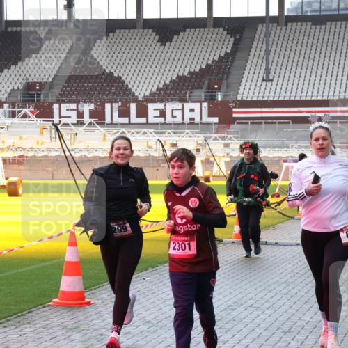 07.12.2025 - St. Pauli X-Mass-Run No. 15 Luisa Fischer http://msf.ph/oto/9382639 07.12.2025 10:49:54 Ziel 299, 2301, 8, 90, 19, 157, 191, 194, 471, 890, 1155, 1164, 1166, 1179, 1232, 1273, 1274, 1370, 1372, 1663, 2299, 2301, 2338, 2340, 2341, 2421, 2764, 2765, 2777, 2779, 2921, 2933, 3366, 3369, 3380 meine-sportfotos.de