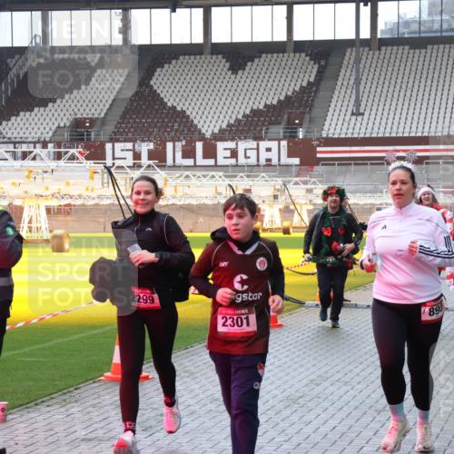 07.12.2025 - St. Pauli X-Mass-Run No. 15 Luisa Fischer http://msf.ph/oto/9382644 07.12.2025 10:49:55 Ziel 2299, 2301, 890, 1179, 157, 191, 194, 471, 890, 916, 1035, 1155, 1164, 1166, 1179, 1232, 1273, 1274, 1370, 1372, 1663, 2299, 2301, 2338, 2340, 2341, 2421, 2764, 2765, 2777, 2779, 2921, 2933, 3366, 3369, 3380 meine-sportfotos.de