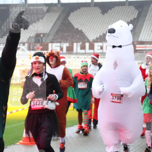 07.12.2025 - St. Pauli X-Mass-Run No. 15 Luisa Fischer http://msf.ph/oto/9382649 07.12.2025 10:13:14 Ziel 15, 2758, 3428, 1077, 3799, 4487, 9, 18, 80, 938, 1070, 1072, 1074, 1077, 1397, 1733, 2687, 2711, 2712, 2758, 2760, 2770, 3040, 3428, 3514, 3551, 3557, 3585, 3799, 3834, 3836, 4487 meine-sportfotos.de