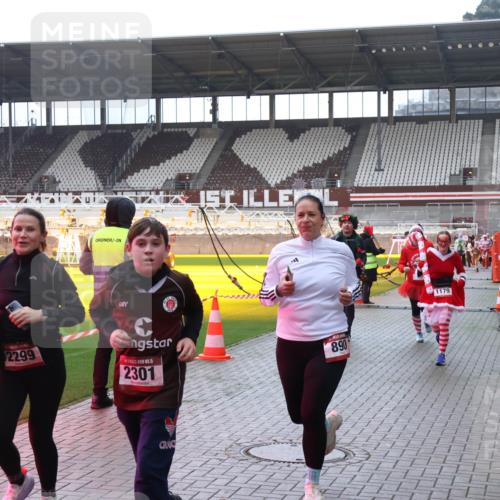 07.12.2025 - St. Pauli X-Mass-Run No. 15 Luisa Fischer http://msf.ph/oto/9382653 07.12.2025 10:49:56 Ziel 2299, 5, 2301, 890, 1179, 157, 191, 194, 471, 890, 916, 1035, 1155, 1166, 1179, 1232, 1273, 1274, 1370, 1372, 1663, 2299, 2301, 2338, 2340, 2341, 2421, 2764, 2765, 2777, 2779, 2921, 2933, 3366, 3369, 3380 meine-sportfotos.de