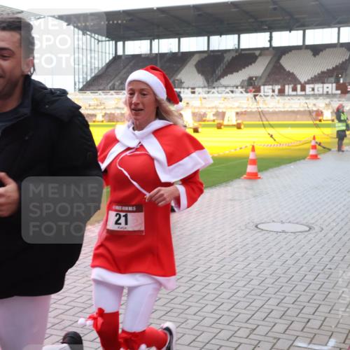 07.12.2025 - St. Pauli X-Mass-Run No. 15 Luisa Fischer http://msf.ph/oto/9382658 07.12.2025 11:23:25 Ziel 6, 21, 21, 69, 520, 1018, 1141, 1349, 1391, 1431, 2023, 2373, 2821, 2823, 4249, 4824 meine-sportfotos.de