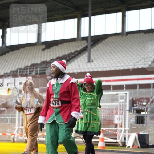 07.12.2025 - St. Pauli X-Mass-Run No. 15 Patografie http://msf.ph/oto/9382663 07.12.2025 10:22:28 Ziel 715, 739, 1636, 2184, 4771, 4781 meine-sportfotos.de