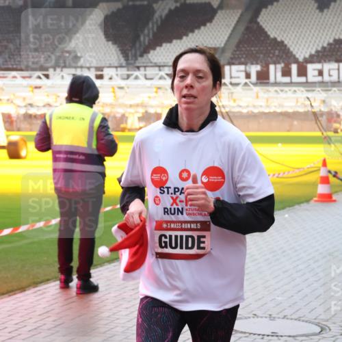 07.12.2025 - St. Pauli X-Mass-Run No. 15 Luisa Fischer http://msf.ph/oto/9382664 07.12.2025 11:23:27 Ziel 15, 2375, 21, 69, 520, 1018, 1141, 2023, 2373, 2821, 2823, 4249, 4824 meine-sportfotos.de