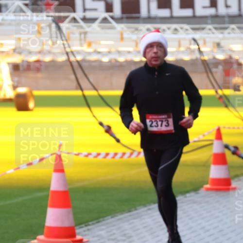 07.12.2025 - St. Pauli X-Mass-Run No. 15 Luisa Fischer http://msf.ph/oto/9382676 07.12.2025 11:23:30 Ziel 2373, 21, 69, 520, 714, 1018, 1141, 2023, 2373, 2821, 2823, 4249, 4824 meine-sportfotos.de