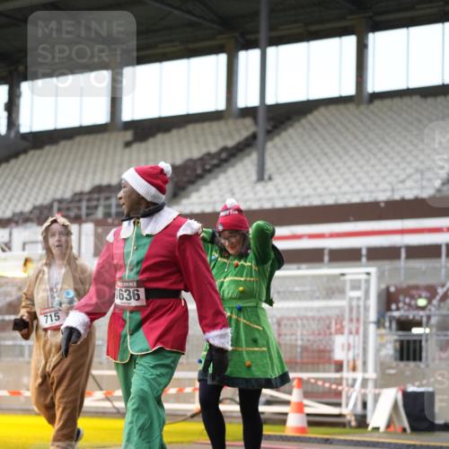 07.12.2025 - St. Pauli X-Mass-Run No. 15 Patografie http://msf.ph/oto/9382677 07.12.2025 10:22:29 Ziel 715, 739, 1636, 2184, 4771, 4781 meine-sportfotos.de