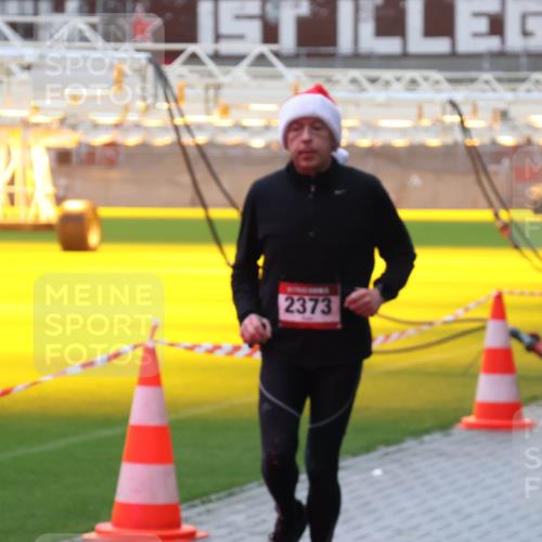 07.12.2025 - St. Pauli X-Mass-Run No. 15 Luisa Fischer http://msf.ph/oto/9382679 07.12.2025 11:23:31 Ziel 2373, 21, 69, 714, 1018, 1141, 2023, 2373, 2821, 2823, 4249, 4824 meine-sportfotos.de