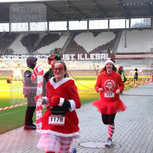 07.12.2025 - St. Pauli X-Mass-Run No. 15 Luisa Fischer http://msf.ph/oto/9382680 07.12.2025 10:49:59 Ziel 15, 1179, 1, 157, 157, 191, 194, 471, 890, 916, 1035, 1155, 1179, 1232, 1273, 1274, 1370, 1372, 1663, 2100, 2201, 2299, 2301, 2338, 2340, 2341, 2421, 2764, 2765, 2777, 2779, 2921, 2933, 3030, 3366, 3369, 3380 meine-sportfotos.de