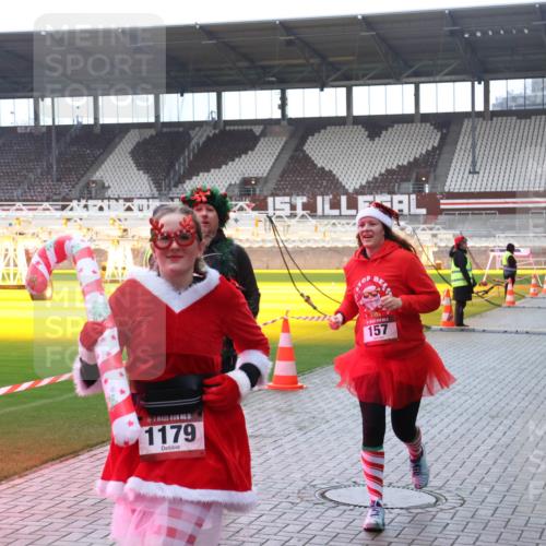 07.12.2025 - St. Pauli X-Mass-Run No. 15 Luisa Fischer http://msf.ph/oto/9382683 07.12.2025 10:50:00 Ziel 15, 1179, 157, 157, 191, 194, 471, 890, 916, 1035, 1155, 1179, 1232, 1273, 1274, 1370, 1372, 1663, 2100, 2201, 2299, 2301, 2338, 2340, 2341, 2421, 2764, 2765, 2777, 2779, 2921, 2933, 3030, 3366, 3369, 3380 meine-sportfotos.de