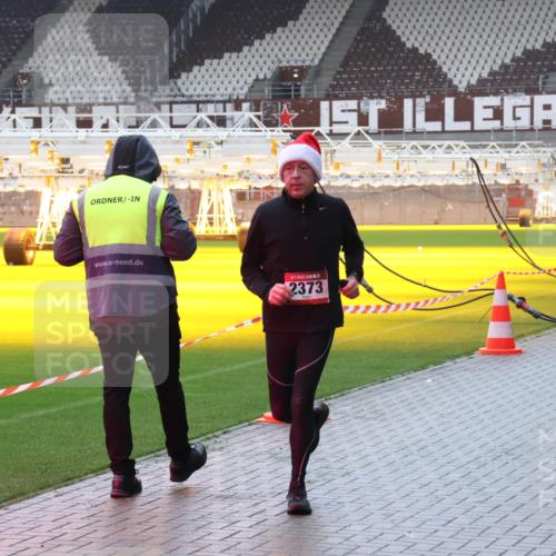 07.12.2025 - St. Pauli X-Mass-Run No. 15 Luisa Fischer http://msf.ph/oto/9382686 07.12.2025 11:23:31 Ziel 2373, 21, 69, 714, 1018, 1141, 2023, 2373, 2821, 2823, 4249, 4824 meine-sportfotos.de