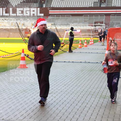 07.12.2025 - St. Pauli X-Mass-Run No. 15 Luisa Fischer http://msf.ph/oto/9382691 07.12.2025 11:23:33 Ziel 14, 21, 69, 714, 1018, 1141, 2023, 2373, 2821, 2823, 4249, 4824 meine-sportfotos.de