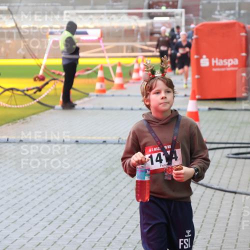 07.12.2025 - St. Pauli X-Mass-Run No. 15 Luisa Fischer http://msf.ph/oto/9382694 07.12.2025 11:23:34 Ziel xxxx, 21, 69, 714, 1018, 1141, 2023, 2373, 2821, 2823, 3302, 4249, 4824 meine-sportfotos.de