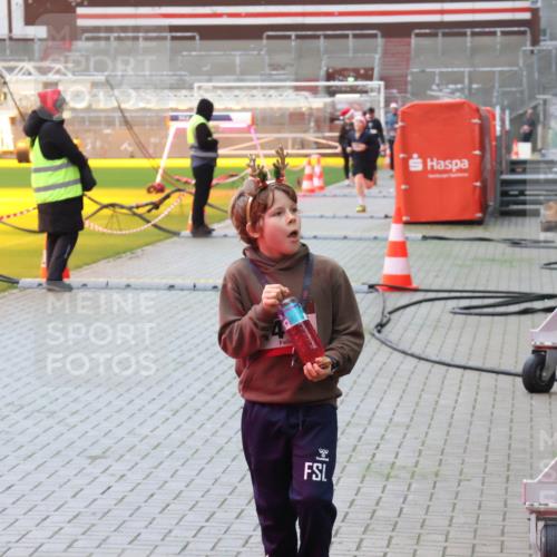 07.12.2025 - St. Pauli X-Mass-Run No. 15 Luisa Fischer http://msf.ph/oto/9382702 07.12.2025 11:23:35 Ziel 21, 69, 714, 1141, 2023, 2373, 2821, 2823, 3302, 4249, 4824 meine-sportfotos.de