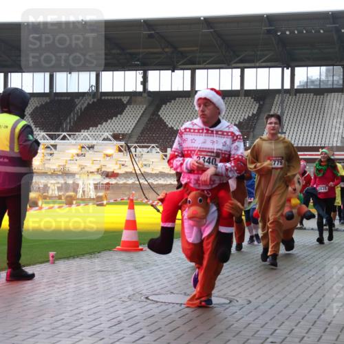 07.12.2025 - St. Pauli X-Mass-Run No. 15 Luisa Fischer http://msf.ph/oto/9382717 07.12.2025 10:50:18 Ziel 779, 2340, 1035, 40, 157, 890, 904, 905, 916, 1035, 1179, 1232, 1273, 2100, 2201, 2299, 2301, 2338, 2340, 2341, 2421, 2575, 2777, 2779, 3026, 3030, 3380, 4855 meine-sportfotos.de