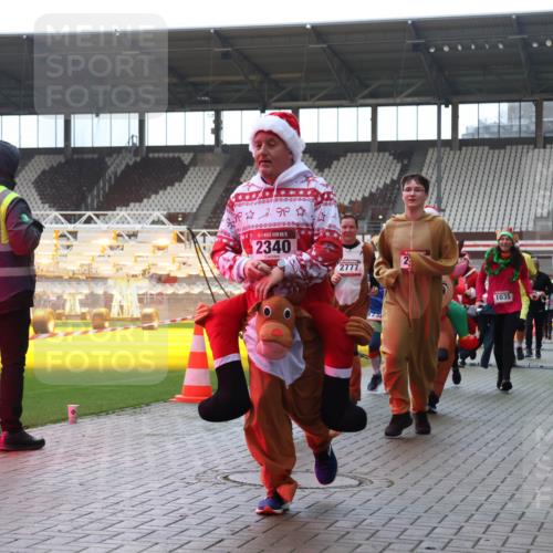 07.12.2025 - St. Pauli X-Mass-Run No. 15 Luisa Fischer http://msf.ph/oto/9382719 07.12.2025 10:50:18 Ziel 15, 2340, 2777, 1035, 40, 157, 890, 904, 905, 916, 1035, 1179, 1232, 1273, 2100, 2201, 2299, 2301, 2338, 2340, 2341, 2421, 2575, 2777, 2779, 3026, 3030, 3380, 4855 meine-sportfotos.de