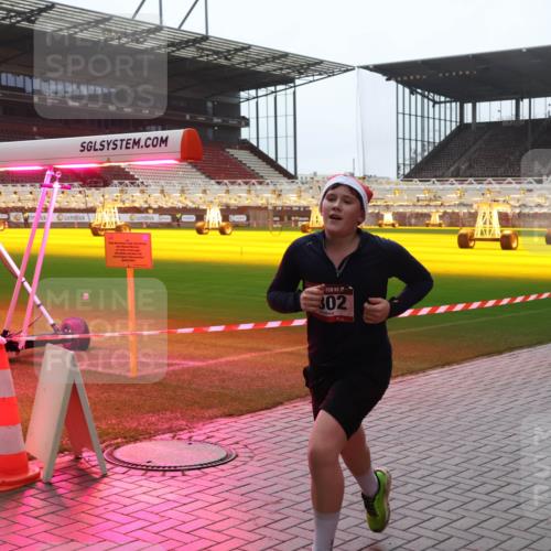 07.12.2025 - St. Pauli X-Mass-Run No. 15 Luisa Fischer http://msf.ph/oto/9382720 07.12.2025 11:23:46 Ziel 302, 21, 69, 714, 1141, 2023, 2037, 2373, 2387, 2389, 2409, 2821, 2823, 3190, 3191, 3302, 4249, 4648, 4824 meine-sportfotos.de
