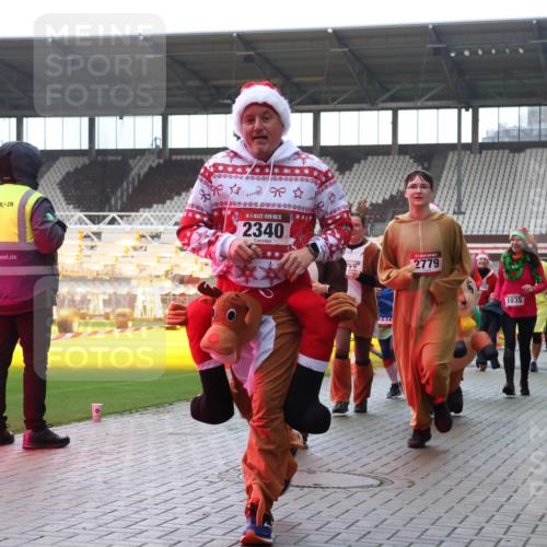 07.12.2025 - St. Pauli X-Mass-Run No. 15 Luisa Fischer http://msf.ph/oto/9382721 07.12.2025 10:50:19 Ziel 2, 2, 2, 2, 2, 2, 2, 35, 35, 2, 435, 35, 32, 62, 25, 3, 5, 2340, 1232, 2779, 01, 1035, 40, 157, 890, 904, 905, 916, 1035, 1179, 1232, 2100, 2201, 2299, 2301, 2338, 2340, 2341, 2421, 2575, 2777, 2779, 3026, 3030, 3380, 4855 meine-sportfotos.de