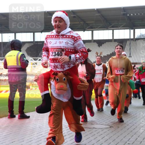 07.12.2025 - St. Pauli X-Mass-Run No. 15 Luisa Fischer http://msf.ph/oto/9382725 07.12.2025 10:50:19 Ziel 15, 2340, 2777, 2779, 1231, 1035, 40, 157, 890, 904, 905, 916, 1035, 1179, 1232, 2100, 2201, 2299, 2301, 2338, 2340, 2341, 2421, 2575, 2777, 2779, 3026, 3030, 3380, 4855 meine-sportfotos.de