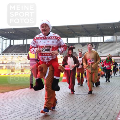 07.12.2025 - St. Pauli X-Mass-Run No. 15 Luisa Fischer http://msf.ph/oto/9382727 07.12.2025 10:50:19 Ziel 15, 2340, 3333, 2779, 1035, 40, 157, 890, 904, 905, 916, 1035, 1179, 1232, 2100, 2201, 2299, 2301, 2338, 2340, 2341, 2421, 2575, 2777, 2779, 3026, 3030, 3380, 4855 meine-sportfotos.de