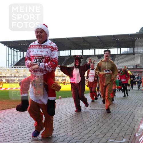 07.12.2025 - St. Pauli X-Mass-Run No. 15 Luisa Fischer http://msf.ph/oto/9382730 07.12.2025 10:50:20 Ziel 2340, 3380, 2777, 2779, 1035, 40, 157, 890, 904, 905, 916, 1035, 1179, 1232, 2100, 2201, 2299, 2301, 2338, 2340, 2341, 2421, 2575, 2777, 2779, 3026, 3030, 3380, 4855 meine-sportfotos.de