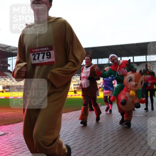 07.12.2025 - St. Pauli X-Mass-Run No. 15 Luisa Fischer http://msf.ph/oto/9382748 07.12.2025 10:50:22 Ziel 15, 2779, 2777, 40, 157, 890, 904, 905, 916, 1035, 1179, 1232, 2100, 2201, 2299, 2301, 2338, 2340, 2341, 2575, 2777, 2779, 3026, 3030, 3380, 4855 meine-sportfotos.de