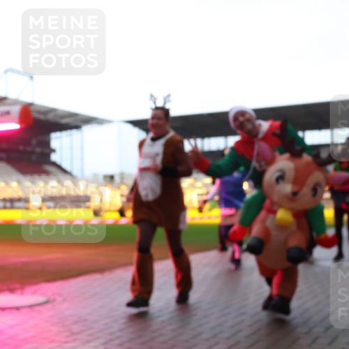 07.12.2025 - St. Pauli X-Mass-Run No. 15 Luisa Fischer http://msf.ph/oto/9382754 07.12.2025 10:50:22 Ziel 446, 4, 40, 157, 890, 904, 905, 916, 1035, 1179, 1232, 2100, 2201, 2299, 2301, 2338, 2340, 2341, 2575, 2777, 2779, 3026, 3030, 3380, 4855 meine-sportfotos.de