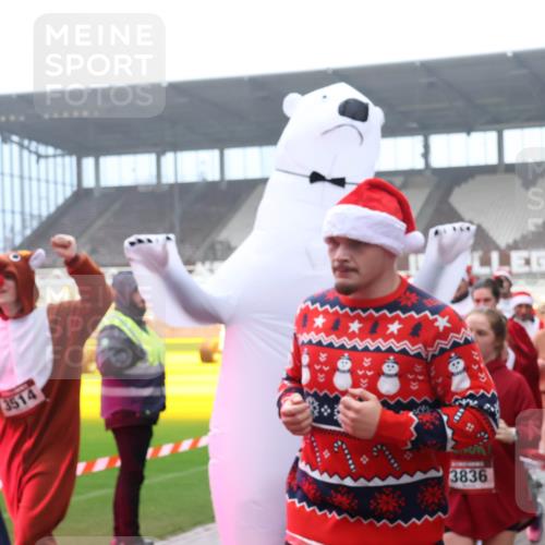 07.12.2025 - St. Pauli X-Mass-Run No. 15 Luisa Fischer http://msf.ph/oto/9382789 07.12.2025 10:13:17 Ziel 3514, 3836, 9, 18, 80, 938, 1070, 1072, 1074, 1126, 1397, 1733, 2687, 2711, 2712, 2758, 2760, 2770, 3040, 3428, 3514, 3551, 3557, 3585, 3588, 3589, 3799, 3834, 3836, 4487 meine-sportfotos.de