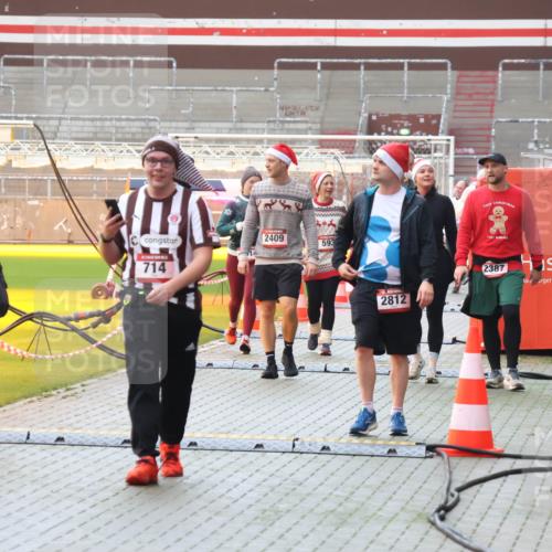 07.12.2025 - St. Pauli X-Mass-Run No. 15 Luisa Fischer http://msf.ph/oto/9382798 07.12.2025 11:24:13 Ziel 203, 2409, 593, 714, 2812, 2387, 593, 714, 813, 2037, 2387, 2389, 2409, 2814, 3071, 3190, 3191, 3302, 3361, 4648, 4840, 4841 meine-sportfotos.de