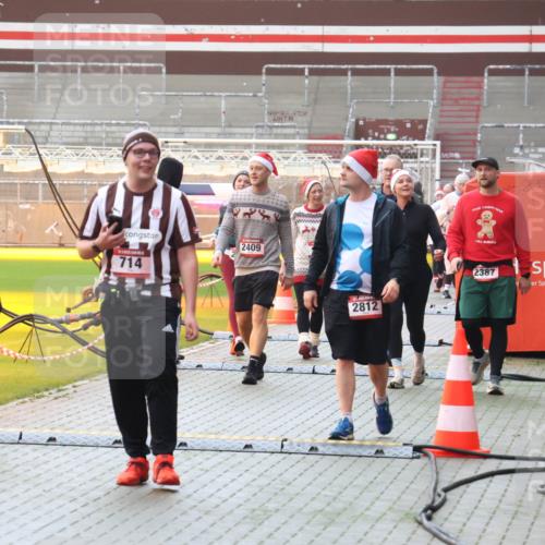 07.12.2025 - St. Pauli X-Mass-Run No. 15 Luisa Fischer http://msf.ph/oto/9382801 07.12.2025 11:24:13 Ziel 2409, 2031, 714, 2812, 2387, 593, 714, 813, 2037, 2387, 2389, 2409, 2814, 3071, 3190, 3191, 3302, 3361, 4648, 4840, 4841 meine-sportfotos.de