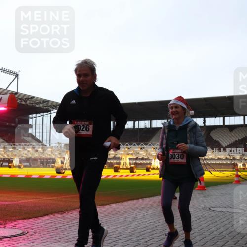 07.12.2025 - St. Pauli X-Mass-Run No. 15 Luisa Fischer http://msf.ph/oto/9382803 07.12.2025 10:50:29 Ziel 15, 026, 3030, 40, 904, 905, 916, 1035, 1232, 2100, 2201, 2338, 2340, 2341, 2575, 2777, 2779, 3026, 3030, 3380, 4110, 4111, 4855 meine-sportfotos.de
