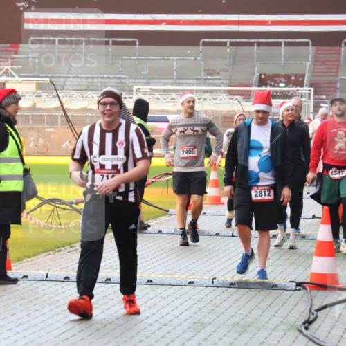 07.12.2025 - St. Pauli X-Mass-Run No. 15 Luisa Fischer http://msf.ph/oto/9382809 07.12.2025 11:24:14 Ziel 203, 2409, 71, 2812, 2387, 1910, 593, 714, 813, 2037, 2387, 2389, 2409, 2814, 3071, 3190, 3191, 3302, 3361, 4648, 4840, 4841 meine-sportfotos.de