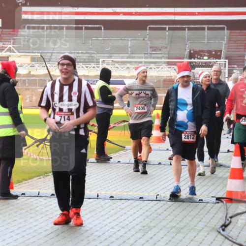 07.12.2025 - St. Pauli X-Mass-Run No. 15 Luisa Fischer http://msf.ph/oto/9382811 07.12.2025 11:24:14 Ziel 2031, 714, 2409, 2812, 2387, 593, 714, 813, 2037, 2387, 2389, 2409, 2814, 3071, 3190, 3191, 3302, 3361, 4648, 4840, 4841 meine-sportfotos.de