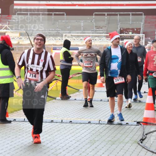 07.12.2025 - St. Pauli X-Mass-Run No. 15 Luisa Fischer http://msf.ph/oto/9382813 07.12.2025 11:24:14 Ziel 203, 714, 2409, 453370, 469, 2812, 71, 2387, 593, 714, 813, 2037, 2387, 2389, 2409, 2814, 3071, 3190, 3191, 3302, 3361, 4648, 4840, 4841 meine-sportfotos.de