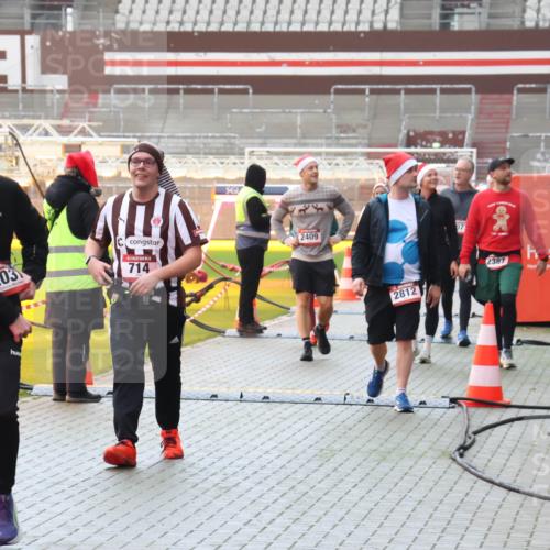 07.12.2025 - St. Pauli X-Mass-Run No. 15 Luisa Fischer http://msf.ph/oto/9382817 07.12.2025 11:24:15 Ziel 203, 714, 2409, 07, 2812, 2387, 593, 714, 813, 2037, 2387, 2389, 2409, 2814, 3071, 3190, 3191, 3302, 3361, 4648, 4840, 4841 meine-sportfotos.de