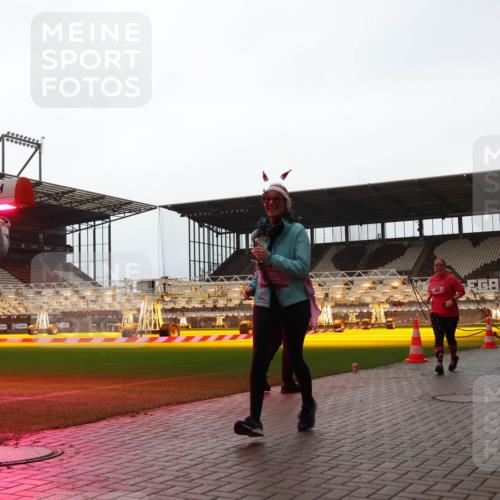 07.12.2025 - St. Pauli X-Mass-Run No. 15 Luisa Fischer http://msf.ph/oto/9382818 07.12.2025 10:50:36 Ziel 40, 904, 905, 916, 1035, 1232, 2100, 2201, 2338, 2340, 2341, 2575, 2582, 2583, 2584, 2777, 2779, 3026, 3030, 3287, 3291, 3380, 4075, 4110, 4111, 4756, 4757, 4759, 4855 meine-sportfotos.de