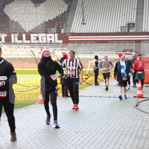 07.12.2025 - St. Pauli X-Mass-Run No. 15 Luisa Fischer http://msf.ph/oto/9382820 07.12.2025 11:24:15 Ziel 07, 321, 823, 203, 714, 2409, 2812, 2387, 593, 714, 813, 2037, 2387, 2389, 2409, 2814, 3071, 3190, 3191, 3302, 3361, 4648, 4840, 4841 meine-sportfotos.de