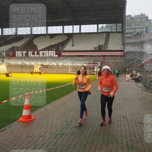 07.12.2025 - St. Pauli X-Mass-Run No. 15 Fabian Wolf http://msf.ph/oto/9382838 07.12.2025 10:10:26 Ziel 550, 962, 1399, 1571, 2083, 2087, 4358, 4507 meine-sportfotos.de