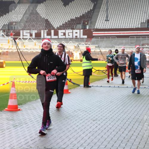 07.12.2025 - St. Pauli X-Mass-Run No. 15 Luisa Fischer http://msf.ph/oto/9382839 07.12.2025 11:24:17 Ziel 2037, 2814, 2409, 2812, 2387, 593, 714, 813, 2037, 2387, 2389, 2409, 2814, 3071, 3190, 3191, 3302, 3361, 4648, 4840, 4841 meine-sportfotos.de