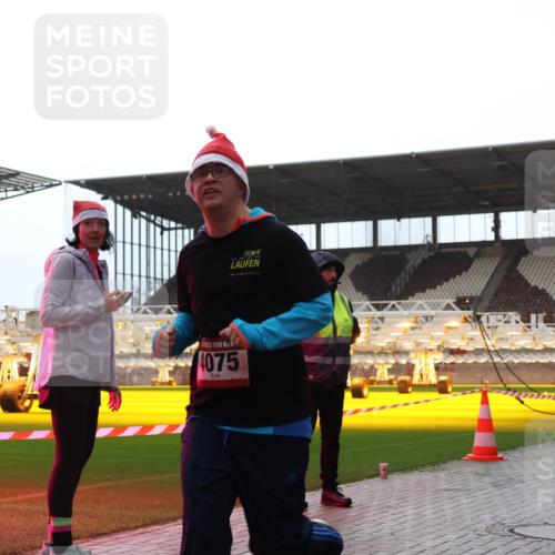 07.12.2025 - St. Pauli X-Mass-Run No. 15 Luisa Fischer http://msf.ph/oto/9382846 07.12.2025 10:50:50 Ziel 4075, 40, 904, 905, 1726, 1729, 1730, 2250, 2460, 2575, 2582, 2583, 2584, 3287, 3291, 3368, 4075, 4110, 4111, 4756, 4757, 4759, 4855 meine-sportfotos.de