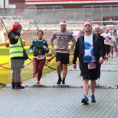 07.12.2025 - St. Pauli X-Mass-Run No. 15 Luisa Fischer http://msf.ph/oto/9382853 07.12.2025 11:24:18 Ziel 2814, 2409, 2812, 74702116, 4841, 3071, 593, 813, 2037, 2387, 2389, 2409, 2814, 3071, 3190, 3191, 3302, 3361, 4648, 4840, 4841 meine-sportfotos.de