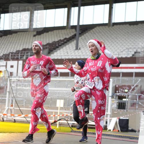 07.12.2025 - St. Pauli X-Mass-Run No. 15 Patografie http://msf.ph/oto/9382854 07.12.2025 10:23:06 Ziel 1996, 2123, 2304, 2508, 2511, 2638, 3052, 3078, 3079 meine-sportfotos.de