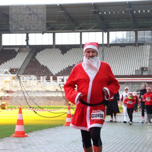 07.12.2025 - St. Pauli X-Mass-Run No. 15 Luisa Fischer http://msf.ph/oto/9382866 07.12.2025 10:50:53 Ziel 584, 2583, 40, 564, 904, 905, 1726, 1729, 1730, 2250, 2460, 2575, 2582, 2583, 2584, 2763, 3287, 3291, 3368, 4075, 4110, 4111, 4537, 4756, 4757, 4759, 4760, 4855 meine-sportfotos.de