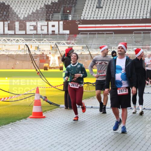 07.12.2025 - St. Pauli X-Mass-Run No. 15 Luisa Fischer http://msf.ph/oto/9382870 07.12.2025 11:24:20 Ziel 2814, 2409, 2812, 7, 3071, 593, 813, 2037, 2387, 2389, 2409, 2814, 3071, 3190, 3191, 3302, 3361, 4648, 4840, 4841 meine-sportfotos.de
