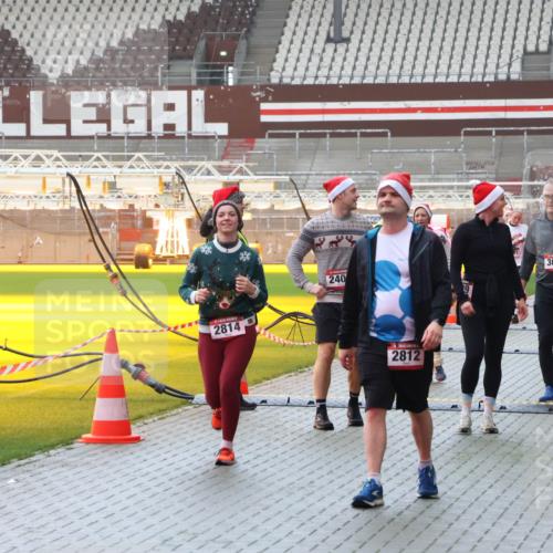 07.12.2025 - St. Pauli X-Mass-Run No. 15 Luisa Fischer http://msf.ph/oto/9382872 07.12.2025 11:24:21 Ziel 2814, 240, 2812, 3071, 1, 593, 813, 2037, 2387, 2389, 2409, 2814, 3071, 3190, 3191, 3302, 3361, 4648, 4840, 4841 meine-sportfotos.de