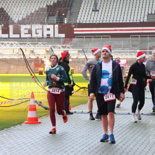 07.12.2025 - St. Pauli X-Mass-Run No. 15 Luisa Fischer http://msf.ph/oto/9382874 07.12.2025 11:24:21 Ziel 2814, 2812, 389, 3071, 1, 593, 813, 2037, 2387, 2389, 2409, 2814, 3071, 3190, 3191, 3302, 3361, 4648, 4840, 4841 meine-sportfotos.de