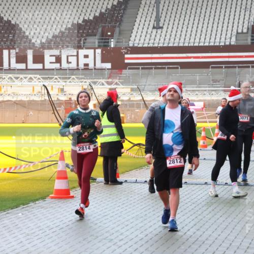 07.12.2025 - St. Pauli X-Mass-Run No. 15 Luisa Fischer http://msf.ph/oto/9382878 07.12.2025 11:24:21 Ziel 2814, 2812, 389, 3071, 593, 813, 2037, 2387, 2389, 2409, 2814, 3071, 3190, 3191, 3302, 3361, 4648, 4840, 4841 meine-sportfotos.de