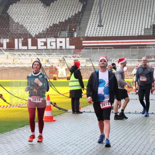 07.12.2025 - St. Pauli X-Mass-Run No. 15 Luisa Fischer http://msf.ph/oto/9382886 07.12.2025 11:24:22 Ziel 1, 2814, 2812, 3071, 23, 593, 813, 2037, 2386, 2387, 2388, 2389, 2409, 2814, 3071, 3190, 3191, 3302, 3361, 4648, 4840, 4841 meine-sportfotos.de